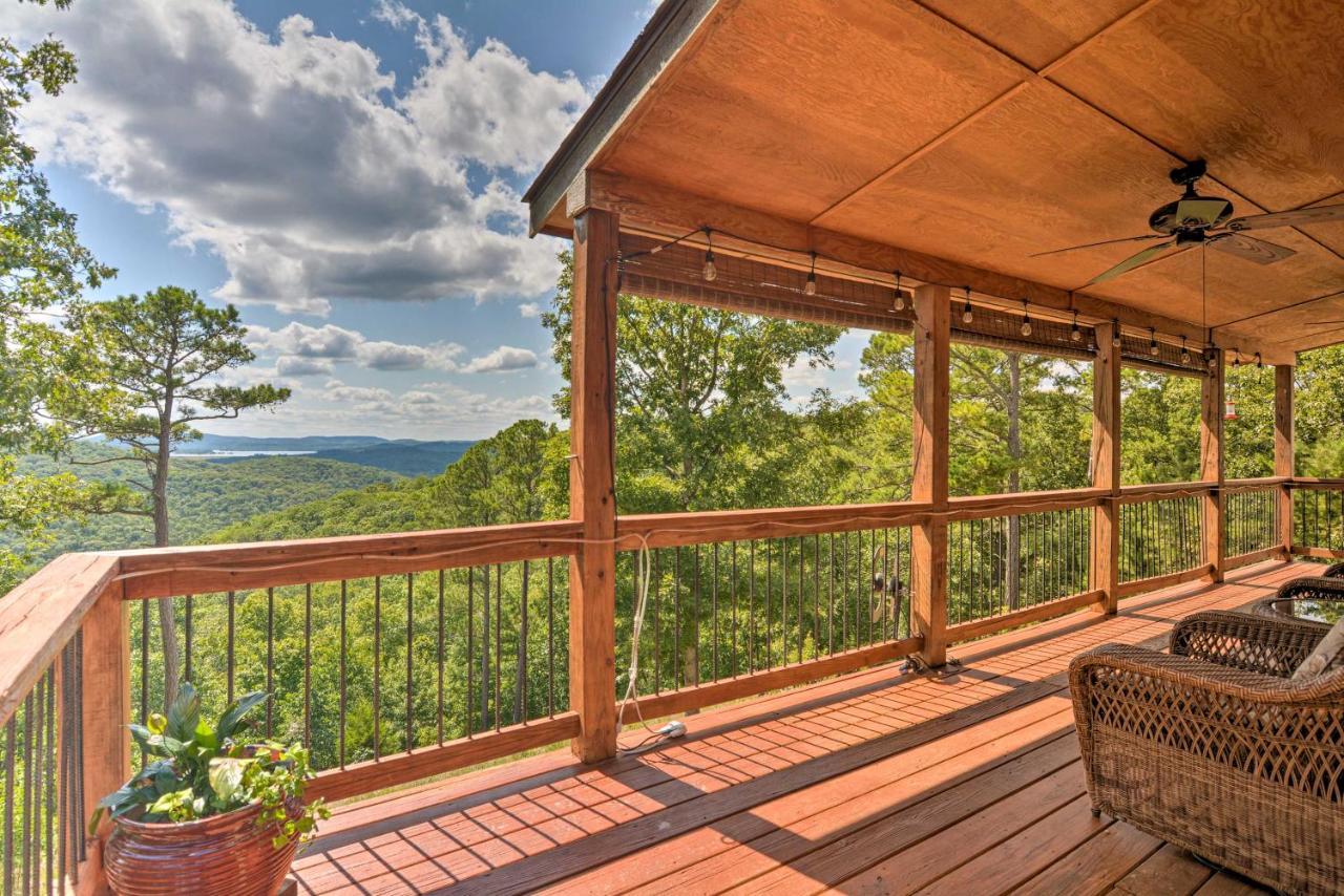 Spacious Log Cabin With Fire Pit And Game Room! ユリーカ・スプリングス エクステリア 写真
