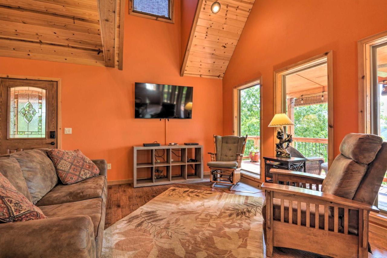 Spacious Log Cabin With Fire Pit And Game Room! ユリーカ・スプリングス エクステリア 写真