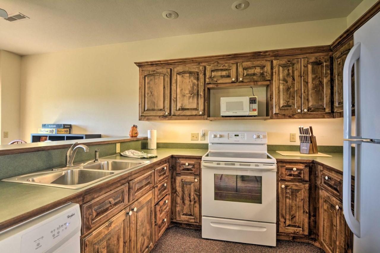 Spacious Log Cabin With Fire Pit And Game Room! ユリーカ・スプリングス エクステリア 写真
