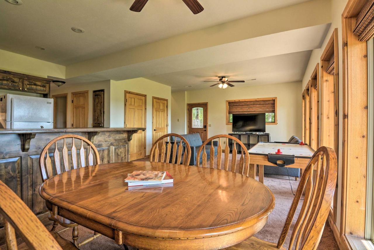 Spacious Log Cabin With Fire Pit And Game Room! ユリーカ・スプリングス エクステリア 写真